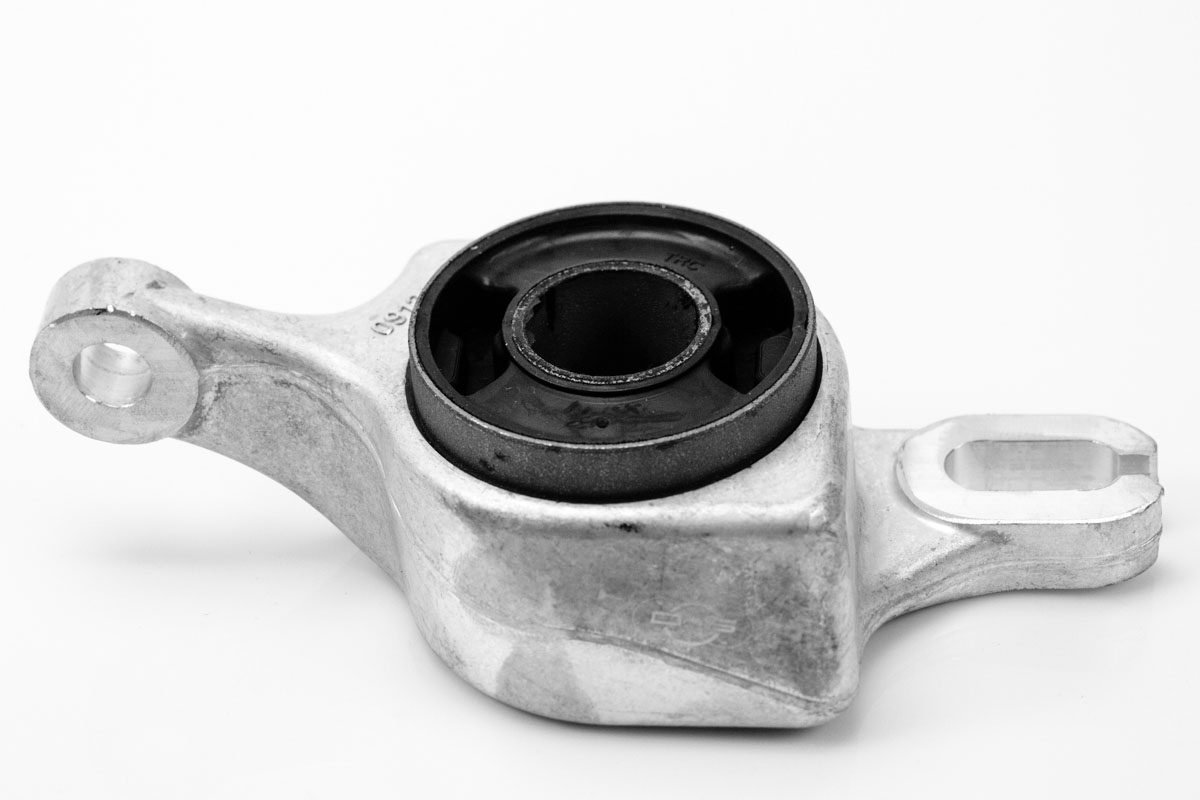 BUJE INFERIOR GRANDE L DODGE CHRYSLER CHEROKEE COMMANDER DURANGO 11-15