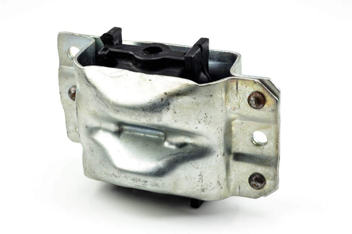 SOPORTE DE MOTOR FRONTAL "RL"