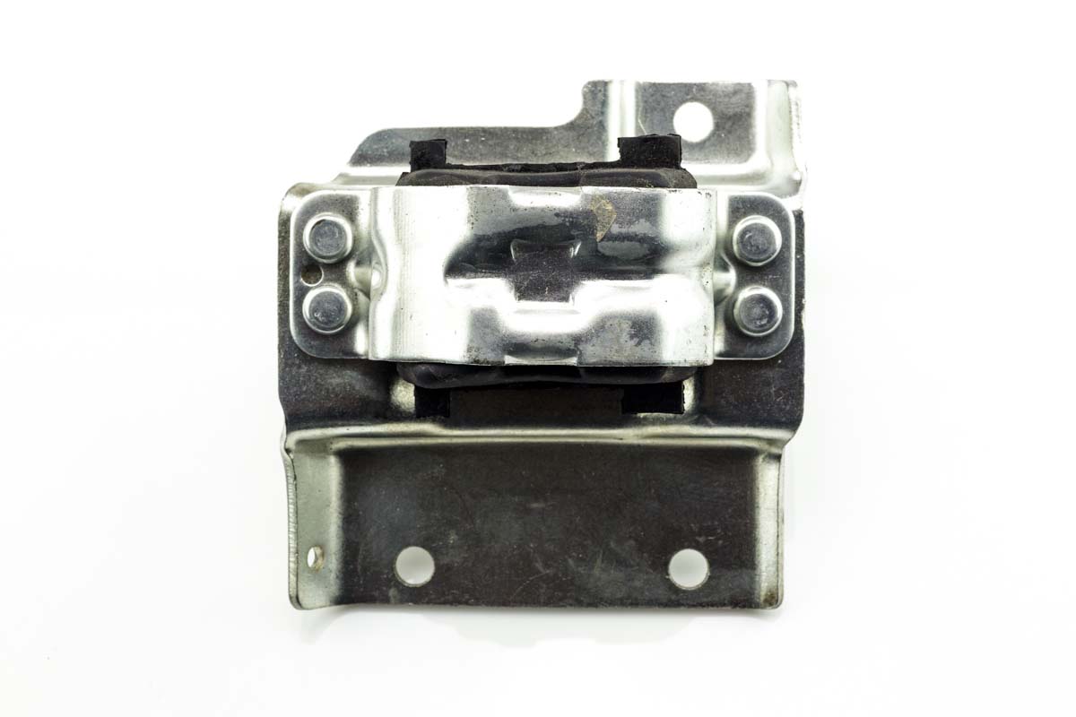 SOPORTE DE MOTOR FRONTAL "R"